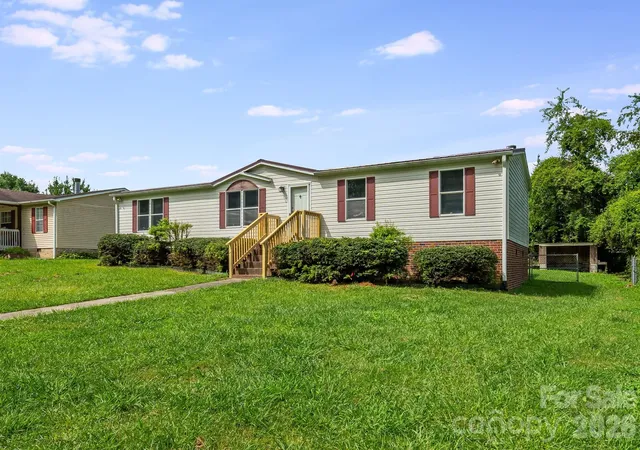 2nd image of 505 Crescent Wy, Horse Shoe, NC 28742 | MLS# 4403929