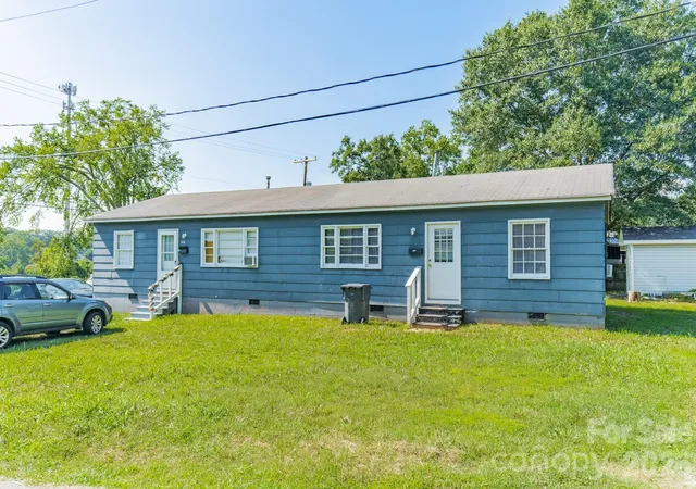 1st image of 402 E Webb St, Dallas, NC 28034 | MLS# 4403939