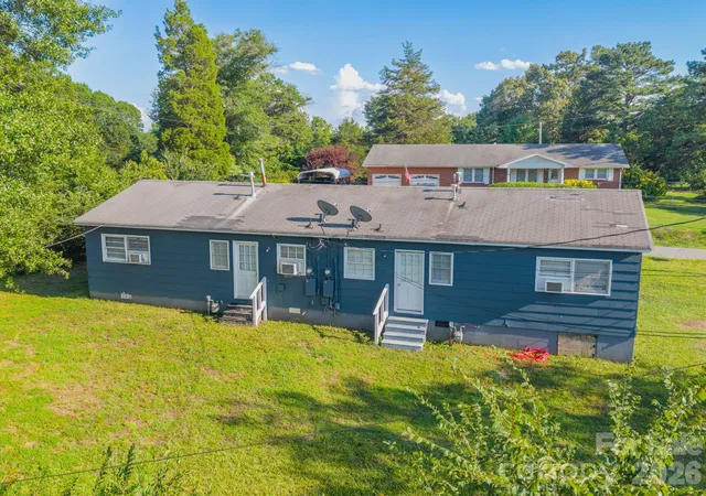 3rd image of 402 E Webb St, Dallas, NC 28034 | MLS# 4403939