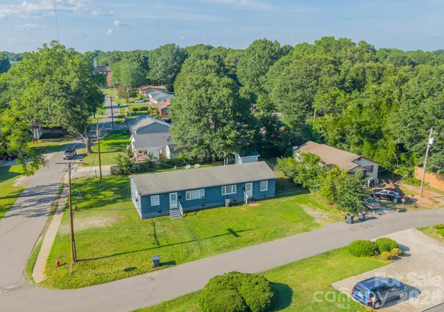 4th image of 402 E Webb St, Dallas, NC 28034 | MLS# 4403939