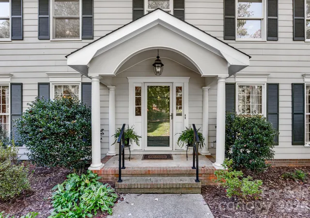 Photo 1 of Single family home for sale at 233 Nottingham Cir, Statesville, NC 28625 | MLS# 4403951 | Listing updated on 2026-10-08