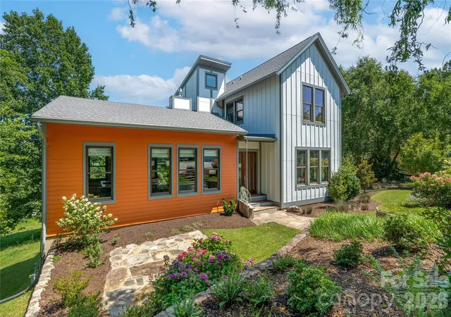 Photo 1 of Single family home for sale at 31 Grey River Run, Asheville, NC 28804 | MLS# 4403960 | Listing updated on 2026-09-12