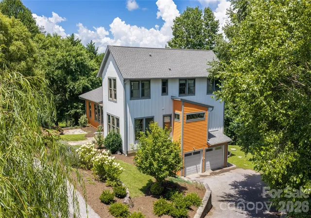 Photo 3 of Single family home for sale at 31 Grey River Run, Asheville, NC 28804 | MLS# 4403960 | Listing updated on 2026-09-12