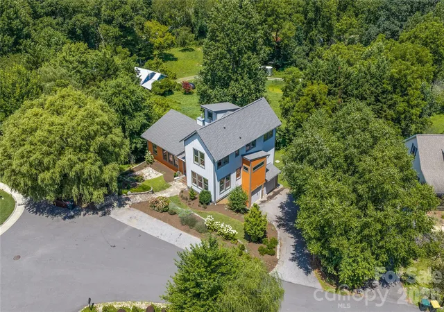 Photo 3 of Single family home for sale at 31 Grey River Run, Asheville, NC 28804 | MLS# 4403960 | Listing updated on 2026-09-12