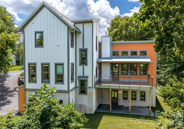 Photo 4 of Single family home for sale at 31 Grey River Run, Asheville, NC 28804 | MLS# 4403960 | Listing updated on 2026-09-12