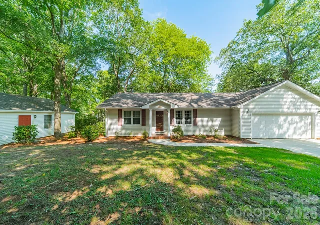 5th image of 1077 E Shore Dr, Lancaster, SC 29720 | MLS# 4403968