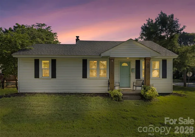 Photo 1 of Single family home for sale at 300 Harris St, Fort Mill, SC 29715 | MLS# 4403998 | Listing updated on 2026-08-12