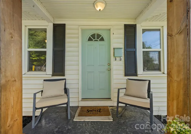 Photo 4 of Single family home for sale at 300 Harris St, Fort Mill, SC 29715 | MLS# 4403998 | Listing updated on 2026-08-12