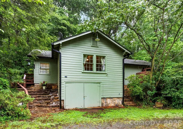 Photo 4 of Single family home for sale at 167 Sheridan Ln, Lake Lure, NC 28746 | MLS# 4404007 | Listing updated on 2026-07-29