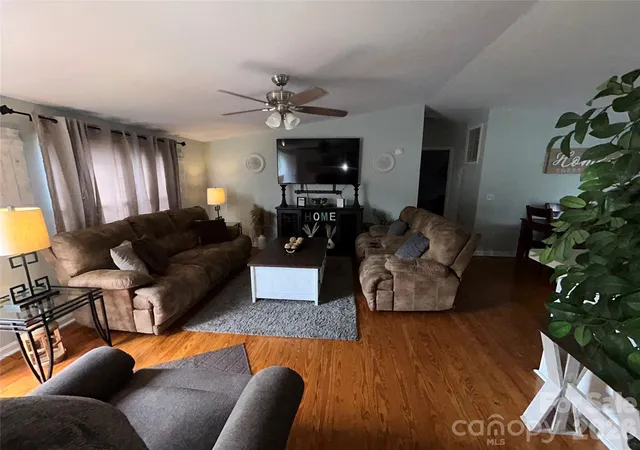 Photo 4 of Single family home for sale at 160 Tabernacle Church Rd, Mc Bee, SC 29101 | MLS# 4404027 | Listing updated on 2026-08-17