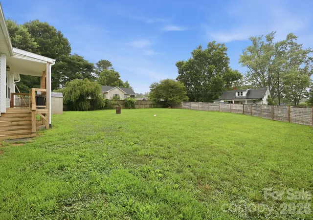 2nd image of 417 Glover St, Hendersonville, NC 28792 | MLS# 4404033
