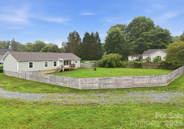 Photo 3 of Single family home for sale at 417 Glover St, Hendersonville, NC 28792 | MLS# 4404033 | Listing updated on 2026-08-21