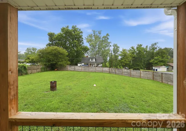 Photo 4 of Single family home for sale at 417 Glover St, Hendersonville, NC 28792 | MLS# 4404033 | Listing updated on 2026-08-21
