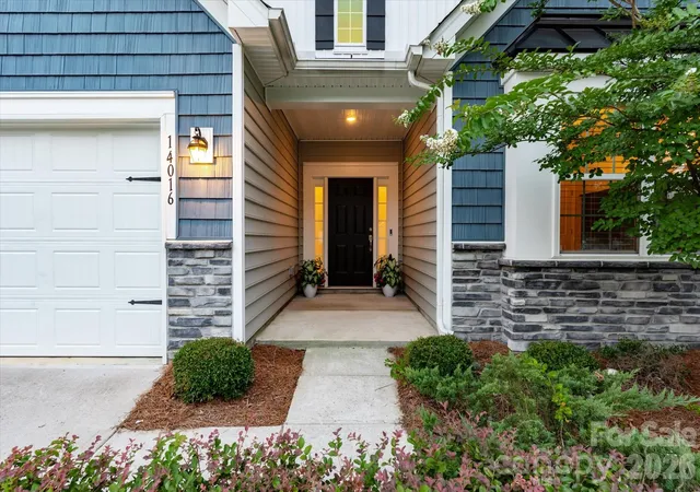 Photo 2 of Single family home for sale at 14016 Southbridge Forest Dr, Charlotte, NC 28273 | MLS# 4404050 | Listing updated on 2026-09-02