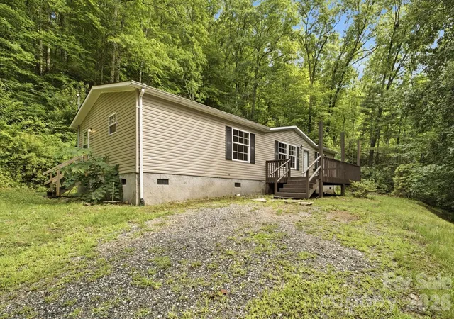 Photo 2 of Single family home for sale at 55 Twin Oaks Ln, Spruce Pine, NC 28777 | MLS# 4404051 | Listing updated on 2026-08-05