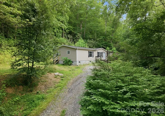 Photo 3 of Single family home for sale at 55 Twin Oaks Ln, Spruce Pine, NC 28777 | MLS# 4404051 | Listing updated on 2026-08-05