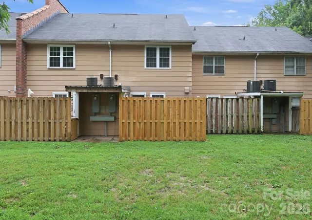 3rd image of 1300 Larchmont Pl, Salisbury, NC 28144