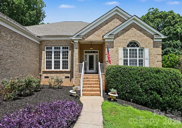 Photo 3 of Single family home for sale at 119 Egrets Walk Pl, Mooresville, NC 28117 | MLS# 4404080 | Listing updated on 2026-09-24