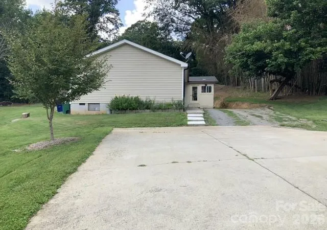Photo 2 of Single family home for sale at 129 Concord Rd, Asheville, NC 28803 | MLS# 4404084 | Listing updated on 2026-09-12