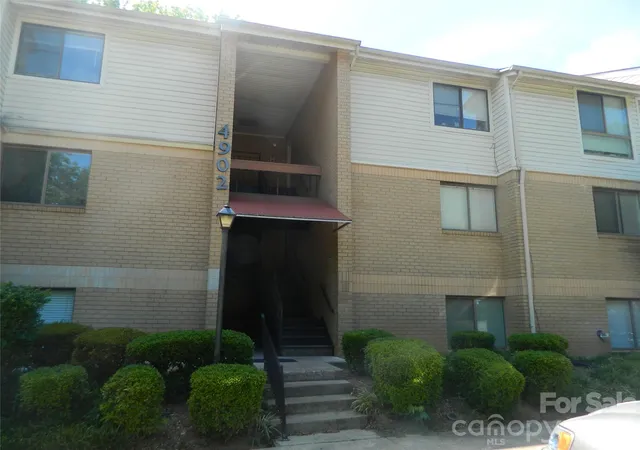 2nd image of 4902 Spring Lake Dr, Charlotte, NC 28212 | MLS# 4404086