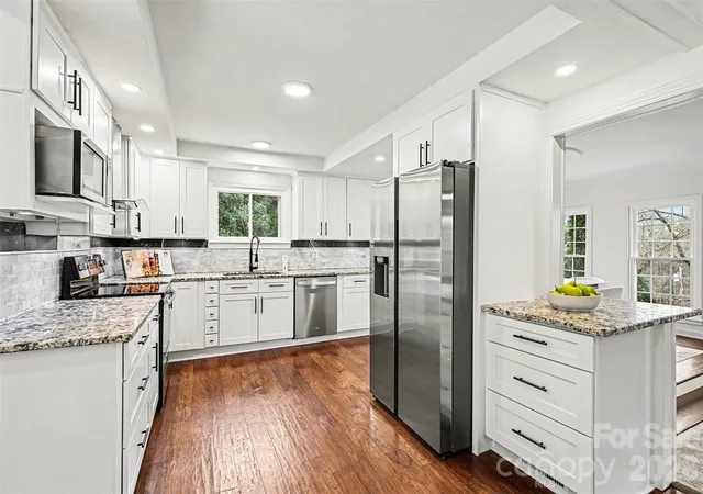 Photo 3 of Single family home for sale at 123 Old Bell Rd, Charlotte, NC 28270 | MLS# 4404093 | Listing updated on 2026-10-14