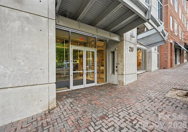 Photo 3 of Condo for sale at 210 N Church St #2204, Charlotte, NC 28202 | MLS# 4404103 | Listing updated on 2026-10-14