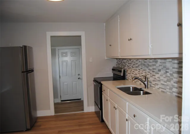 Photo 4 of Single family home for sale at 1612 Oakridge Meadows Ct, Rock Hill, SC 29732 | MLS# 4404111 | Listing updated on 2026-10-28