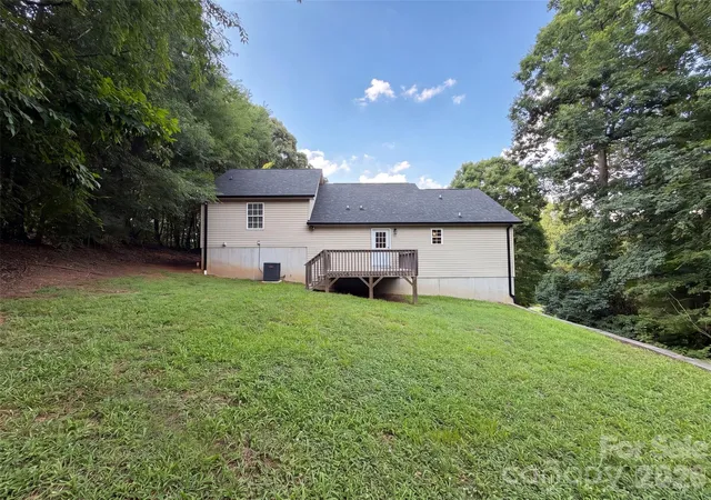 Photo 4 of Single family home for sale at 930 Marshall Dr, Concord, NC 28027 | MLS# 4404143 | Listing updated on 2026-08-13