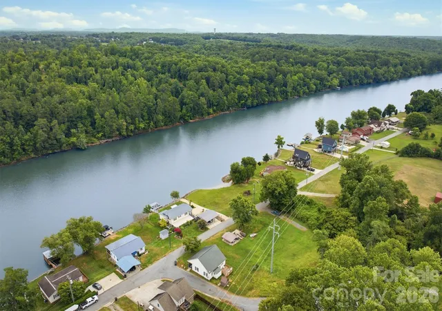 Photo 33 of Single family home for sale at 302 Catawba Ave, Hickory, NC 28601 | MLS# 4404145 | Listing updated on 2026-08-12