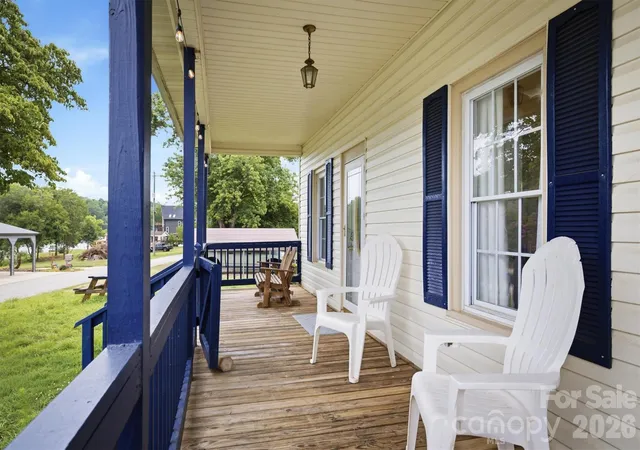 Photo 3 of Single family home for sale at 302 Catawba Ave, Hickory, NC 28601 | MLS# 4404145 | Listing updated on 2026-08-12