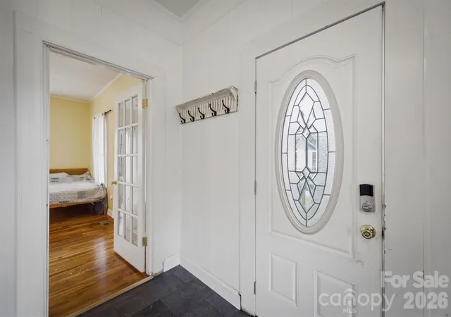 Photo 4 of Single family home for sale at 302 Catawba Ave, Hickory, NC 28601 | MLS# 4404145 | Listing updated on 2026-08-12