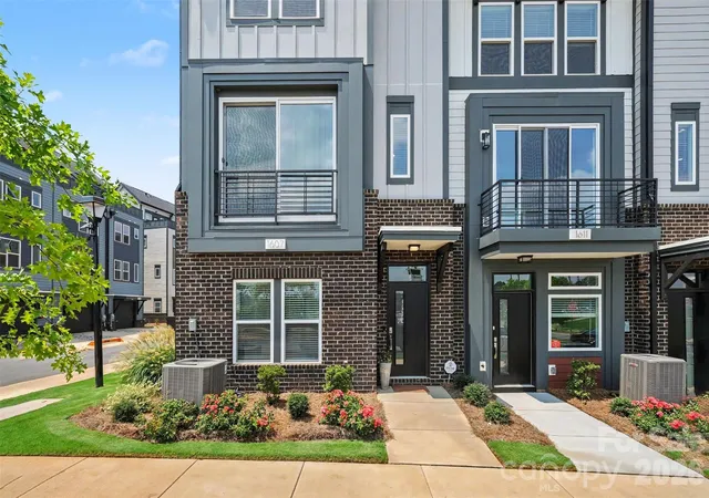 Photo 3 of Townhouse for sale at 1607 Polk St, Charlotte, NC 28206 | MLS# 4404175 | Listing updated on 2026-08-27