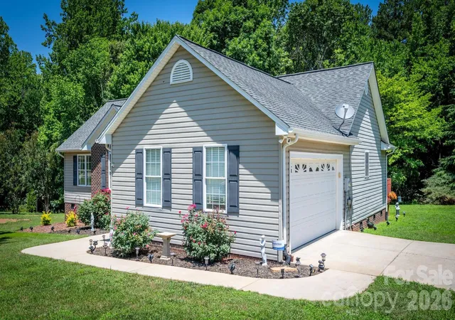 Photo 3 of Single family home for sale at 6479 Ameba Ln, Denver, NC 28037 | MLS# 4404181 | Listing updated on 2026-08-30