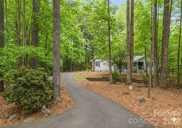 4th image of 128 Camellia Way, Hendersonville, NC 28739 | MLS# 4404183