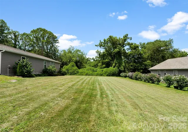 25th image of 201 N Mapleton Dr, East Flat Rock, NC 28726 | MLS# 4404187