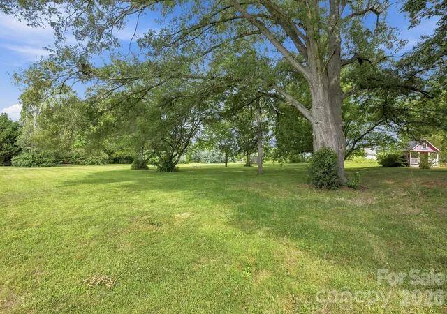Photo 4 of Single family home for sale at 601 Faith Rd, Mooresville, NC 28115 | MLS# 4404228 | Listing updated on 2026-10-07