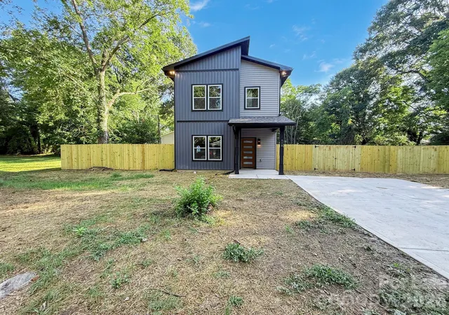 Photo 2 of Single family home for sale at 518 Ligon St, Shelby, NC 28150 | MLS# 4404241 | Listing updated on 2026-09-30