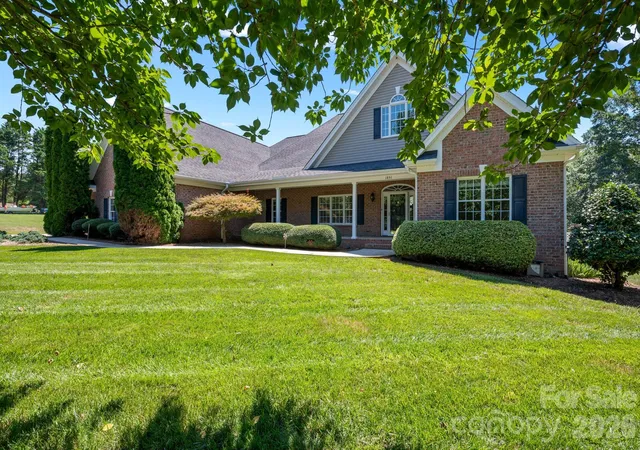 2nd image of 1851 29th Avenue Pl Ne, Hickory, NC 28601 | MLS# 4404281