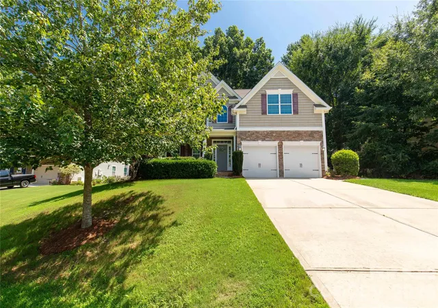Photo 2 of Single family home for sale at 924 Autumn Glen Ct, Clover, SC 29710 | MLS# 4404309 | Listing updated on 2026-08-11