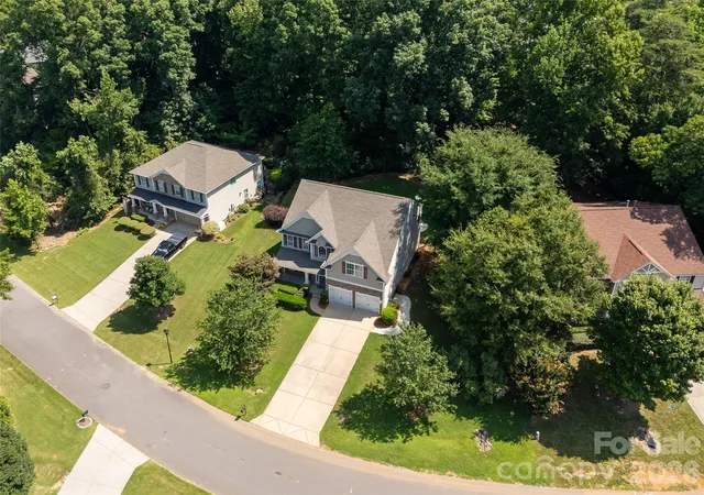 Photo 3 of Single family home for sale at 924 Autumn Glen Ct, Clover, SC 29710 | MLS# 4404309 | Listing updated on 2026-08-11