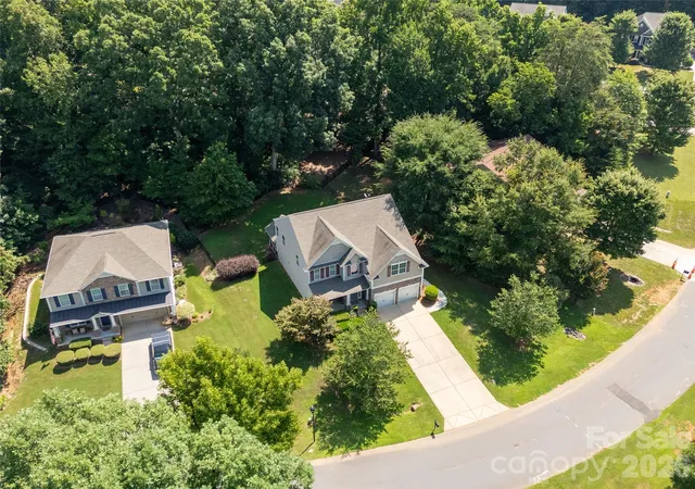 Photo 5 of Single family home for sale at 924 Autumn Glen Ct, Clover, SC 29710 | MLS# 4404309 | Listing updated on 2026-08-11