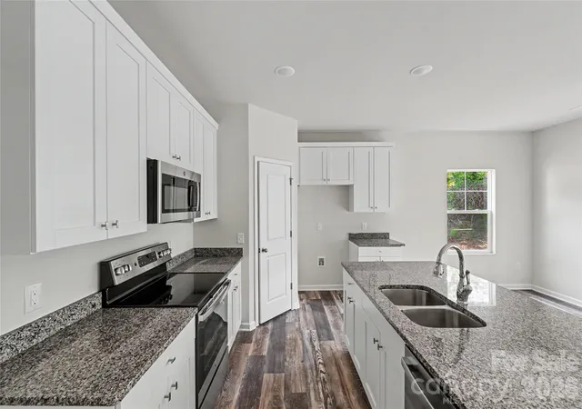 Photo 3 of Single family home for sale at 5146 Mark Dr Ne, Hickory, NC 28601 | MLS# 4404327 | Listing updated on 2026-08-28