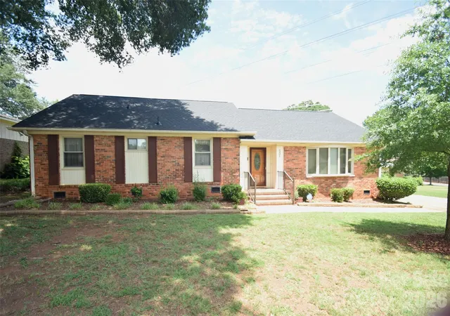 Photo 1 of Sale Pending at 531 Seneca Pl, Charlotte, NC 28210 | MLS# 4404334 | Listing updated on 2026-09-21