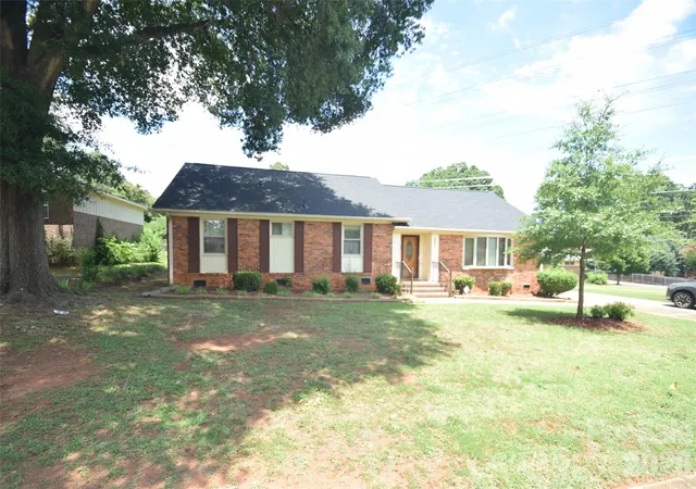 Photo 2 of Sale Pending at 531 Seneca Pl, Charlotte, NC 28210 | MLS# 4404334 | Listing updated on 2026-09-21
