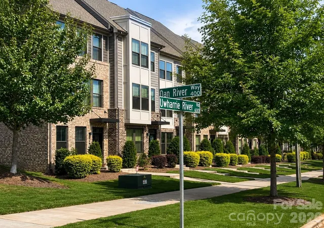 Photo 1 of Townhouse for sale at 658 Uwharrie River Rd, Charlotte, NC 28211 | MLS# 4404339 | Listing updated on 2026-10-17