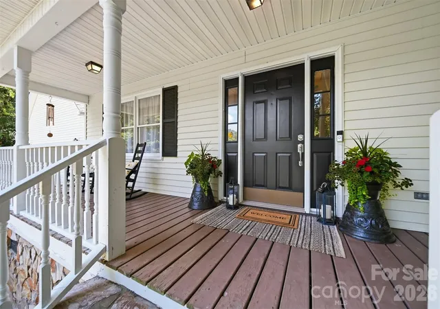Photo 2 of Single family home for sale at 131 Fox Runn Dr, Granite Falls, NC 28630 | MLS# 4404358 | Listing updated on 2026-08-19