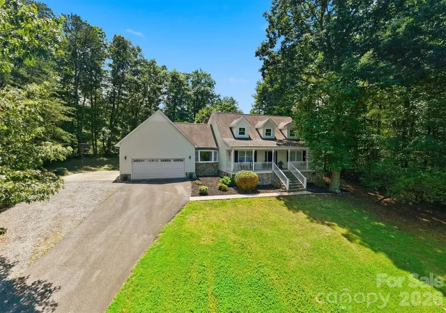 Photo 4 of Single family home for sale at 131 Fox Runn Dr, Granite Falls, NC 28630 | MLS# 4404358 | Listing updated on 2026-09-05