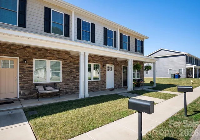 2nd image of 3939 Newhall Dr, Hickory, NC 28601 | MLS# 4404380