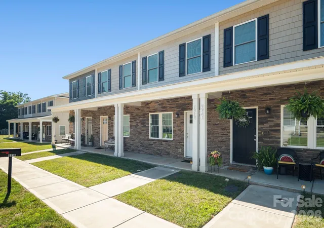 Photo 3 of Townhouse for sale at 3939 Newhall Dr, Hickory, NC 28601 | MLS# 4404380 | Listing updated on 2026-09-05