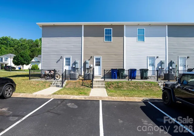 Photo 3 of Townhouse for sale at 3939 Newhall Dr, Hickory, NC 28601 | MLS# 4404380 | Listing updated on 2026-09-05